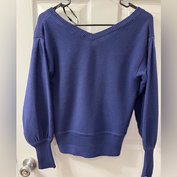 Adorable Jessica Simpson sweater - Picture 2 of 4